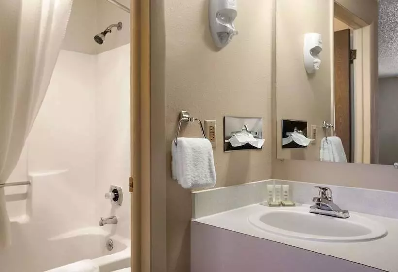 Мотель Super 8 By Wyndham Conrad