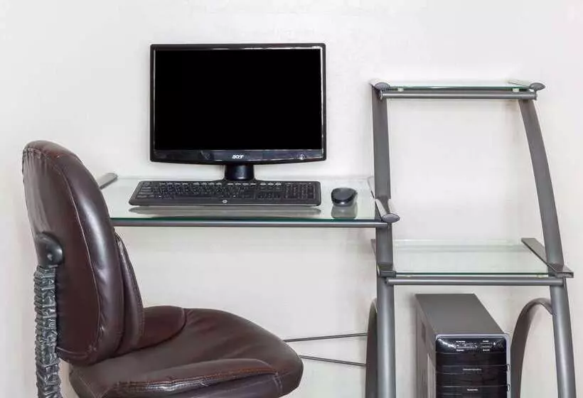 فندق على الطريق Super 8 By Wyndham Cottonwood