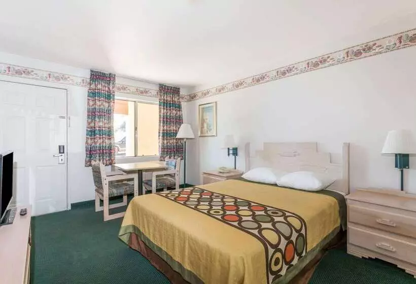 فندق على الطريق Super 8 By Wyndham Cottonwood