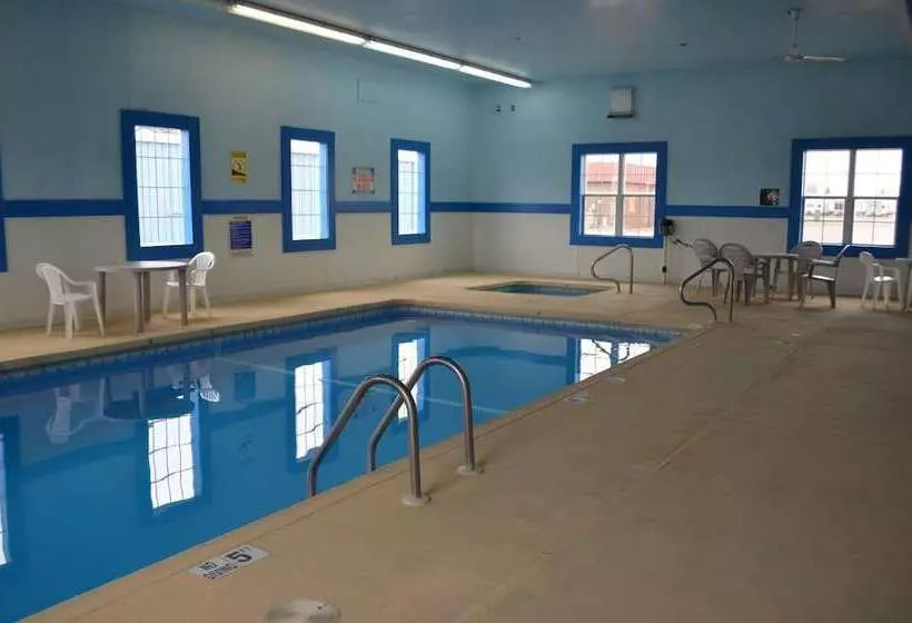 مُتل Super 8 By Wyndham Devils Lake