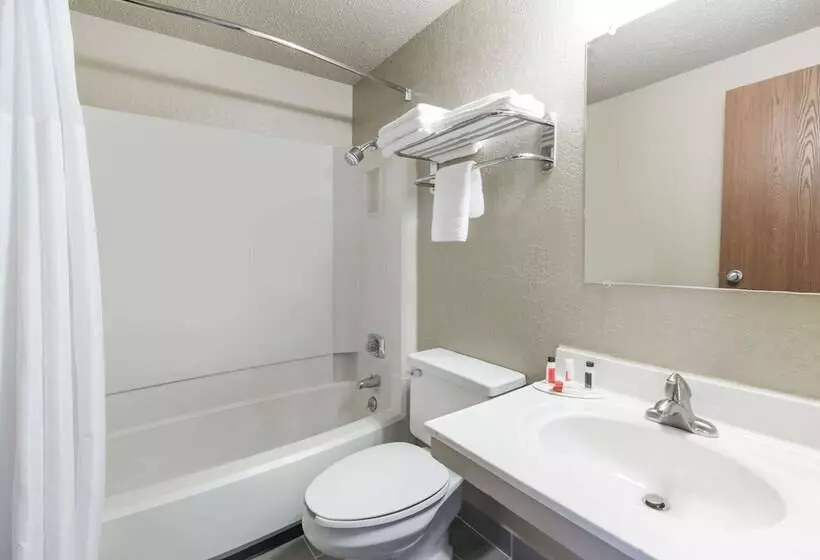 مُتل Super 8 By Wyndham Devils Lake