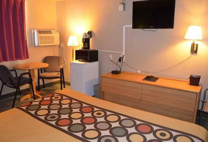 مُتل Super 8 By Wyndham Devils Lake