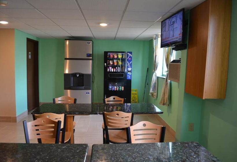 فندق على الطريق Super 8 By Wyndham Devils Lake