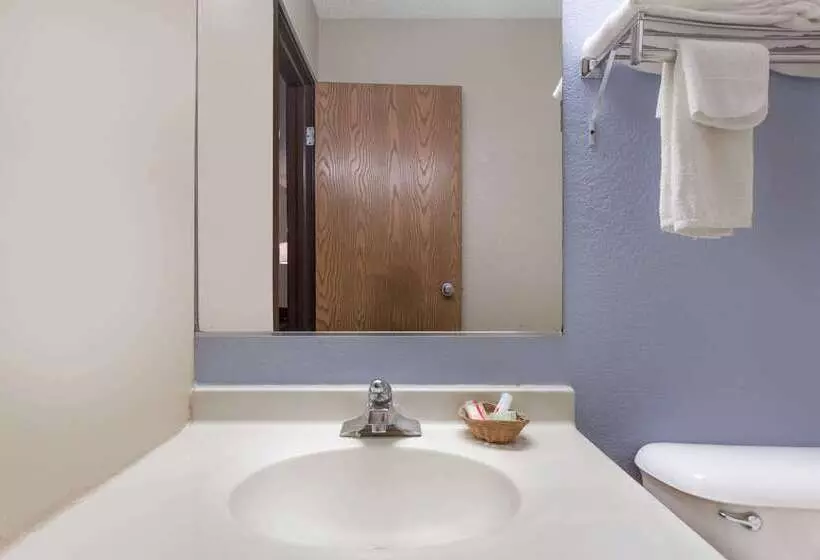 모텔 Super 8 By Wyndham Farmville