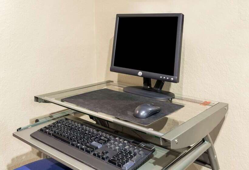 فندق على الطريق Super 8 By Wyndham Franklin/middletown Area