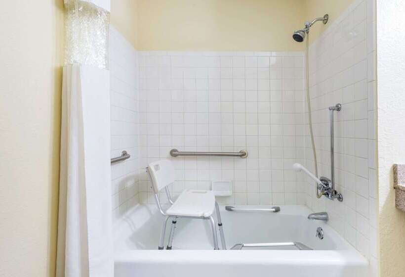 فندق على الطريق Super 8 By Wyndham Franklin/middletown Area