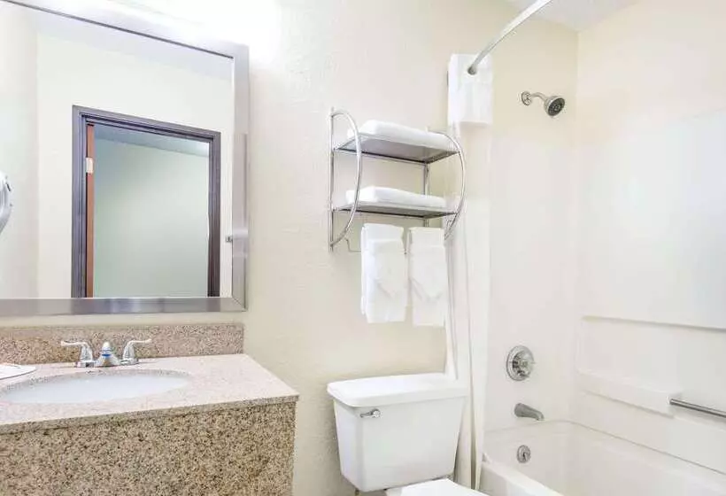 모텔 Super 8 By Wyndham Franklin/middletown Area