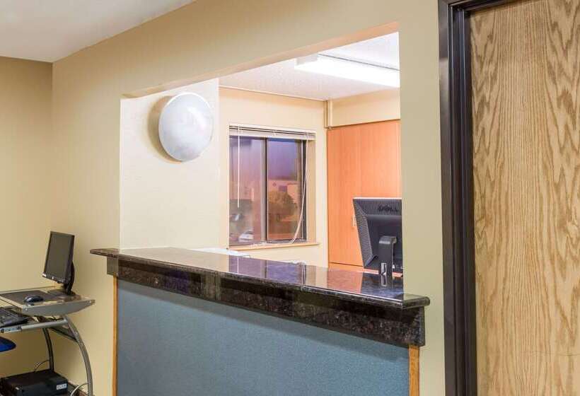 فندق على الطريق Super 8 By Wyndham Franklin/middletown Area