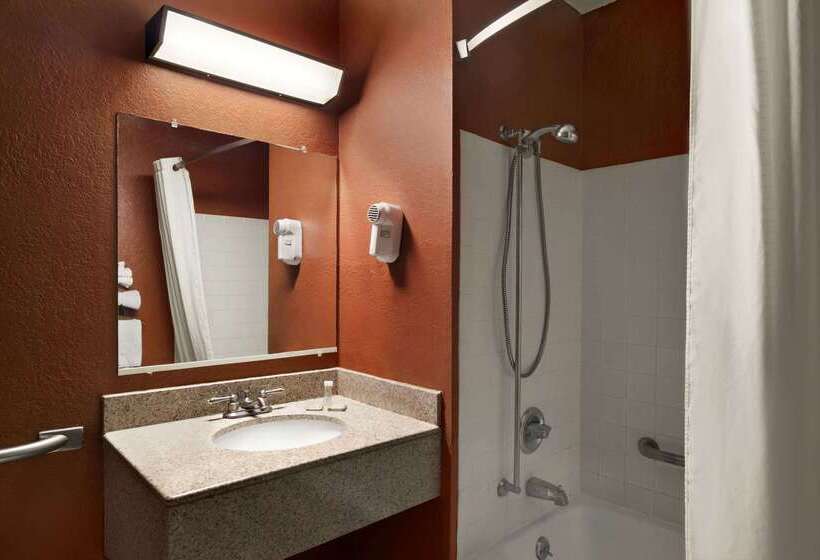 فندق على الطريق Super 8 By Wyndham Kalamazoo