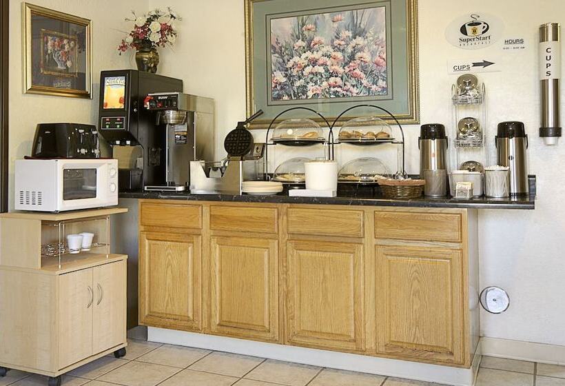 فندق على الطريق Super 8 By Wyndham Kalamazoo