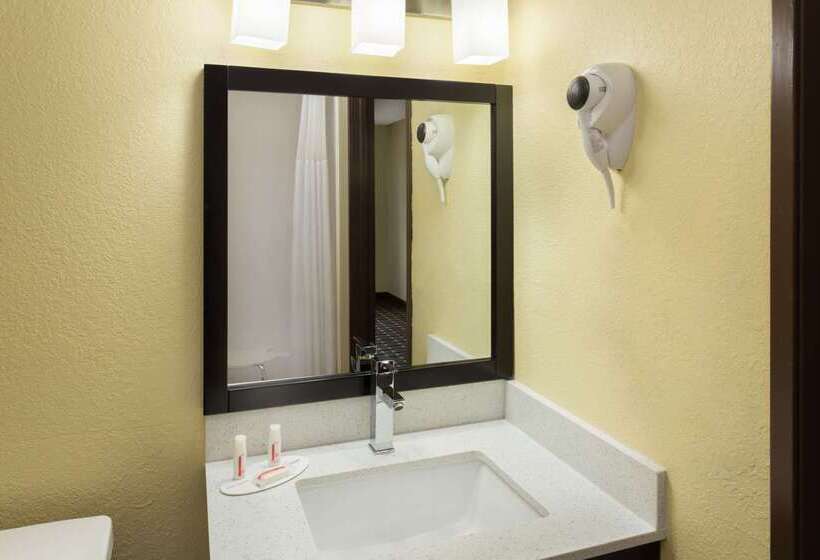 مُتل Super 8 By Wyndham Marietta