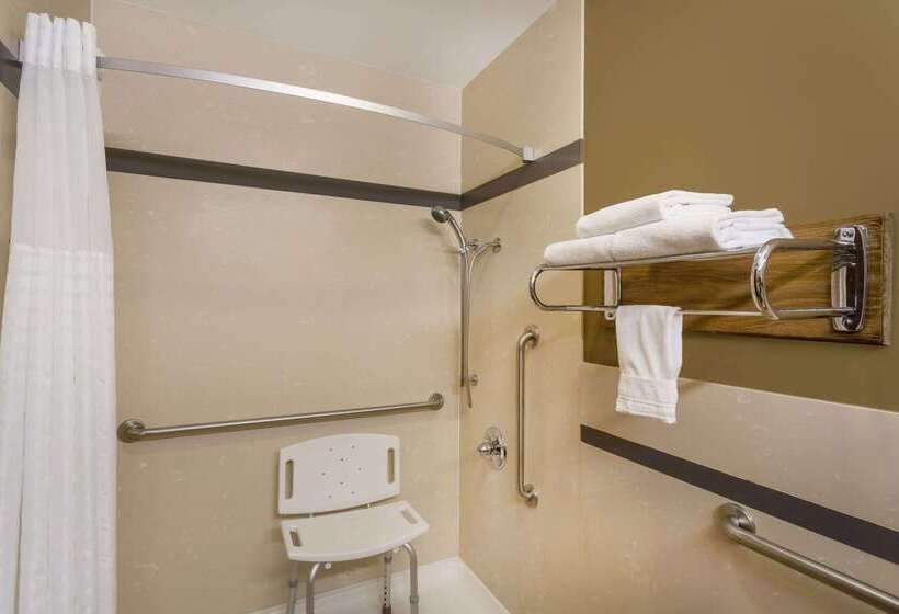 فندق على الطريق Super 8 By Wyndham Martinez