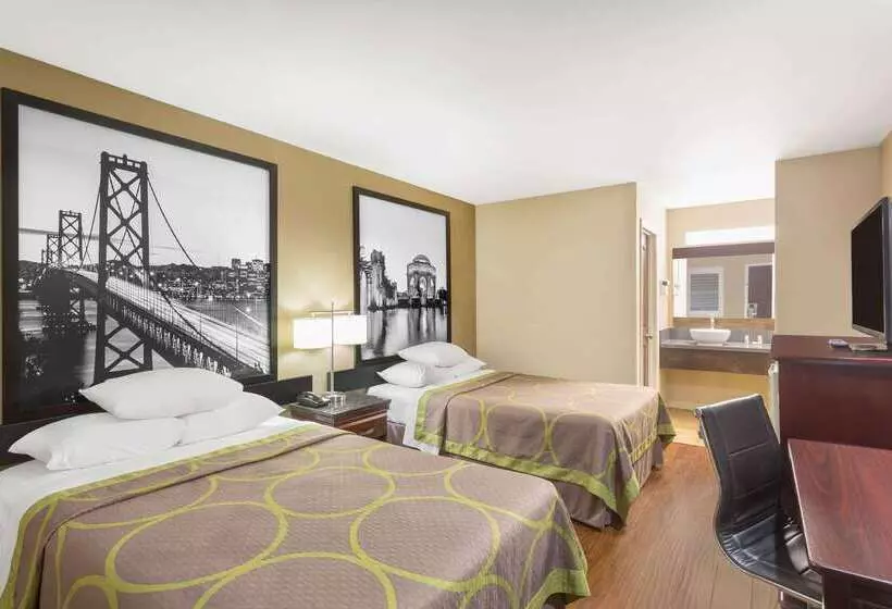 汽车旅馆  Super 8 By Wyndham Martinez