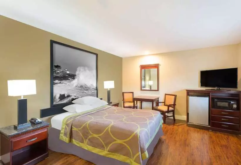 汽车旅馆  Super 8 By Wyndham Martinez