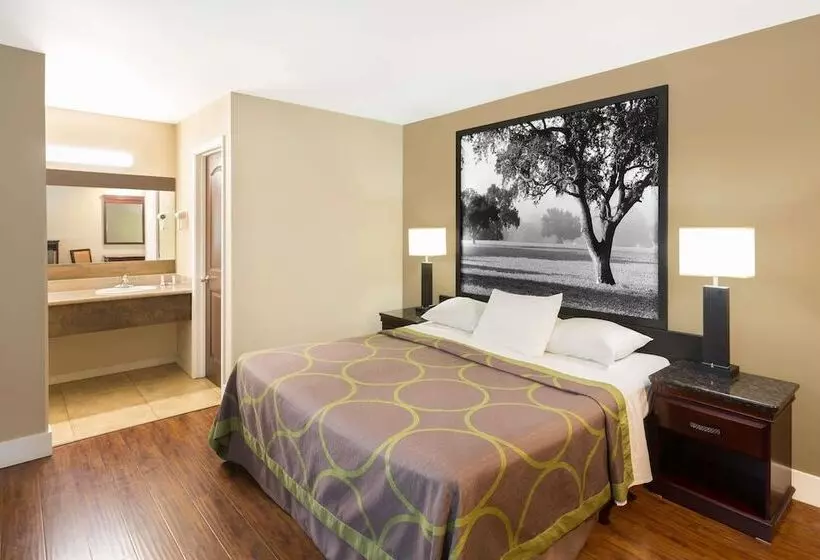 汽车旅馆  Super 8 By Wyndham Martinez