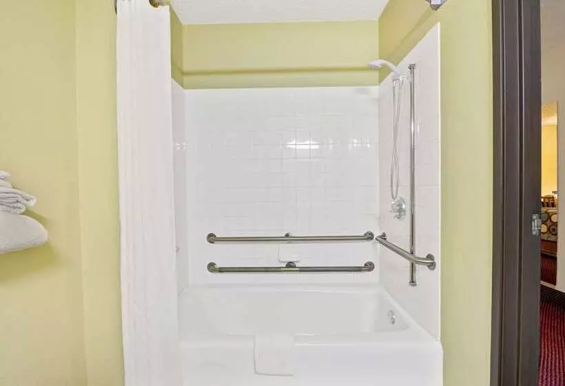 모텔 Super 8 By Wyndham Mentor/cleveland Area