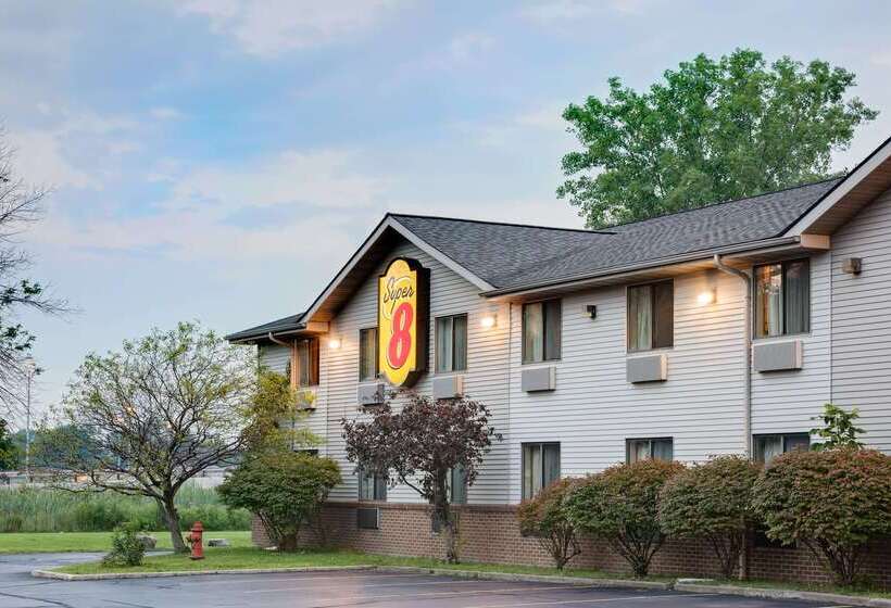فندق على الطريق Super 8 By Wyndham Mentor/cleveland Area