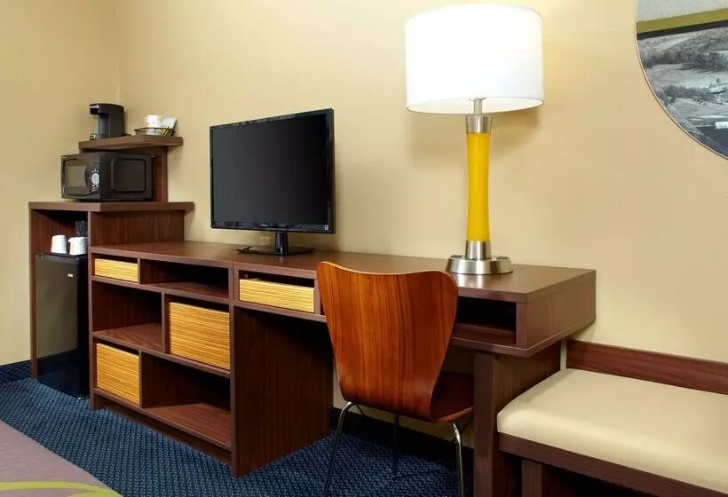 فندق على الطريق Super 8 By Wyndham St. Clairsville Oh/wheeling Wv Area