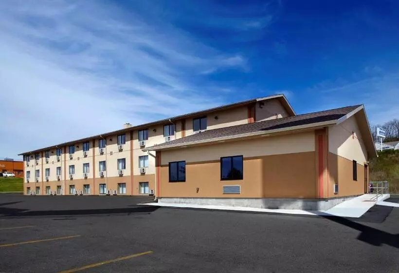 فندق على الطريق Super 8 By Wyndham St. Clairsville Oh/wheeling Wv Area