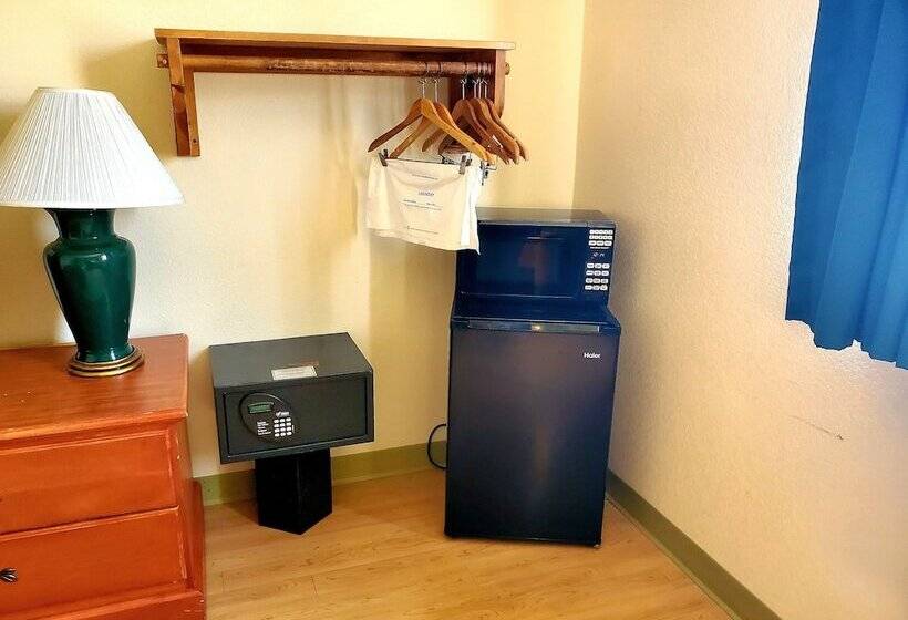 מוטל Super 8 By Wyndham Ticonderoga