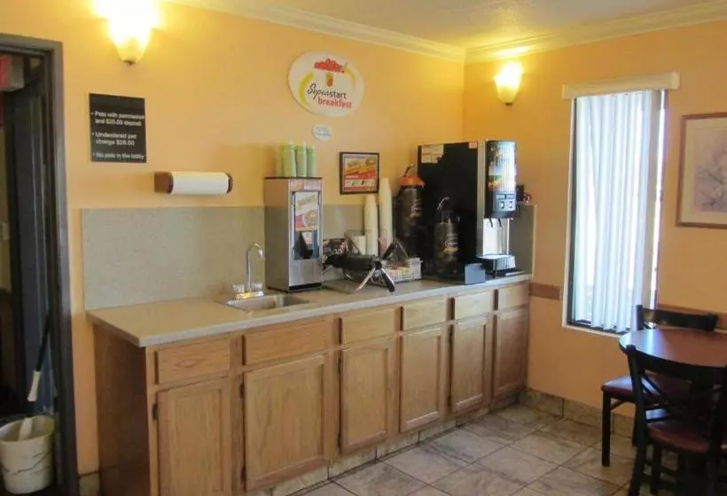 Мотель Super 8 By Wyndham Dalhart