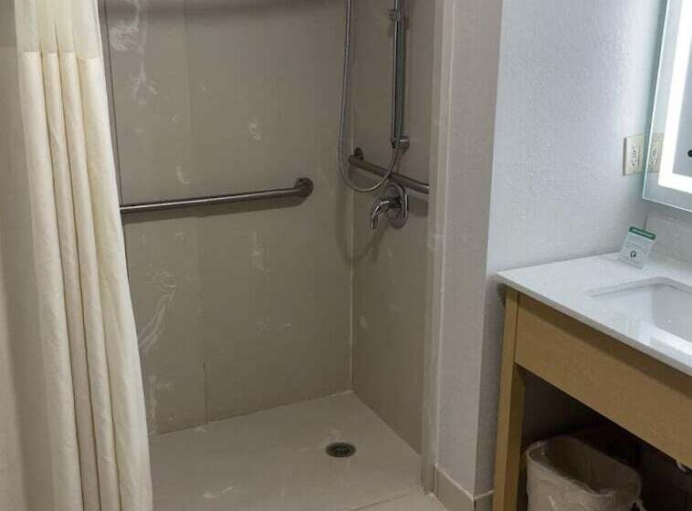 Quality Inn Spring Valleynanuet