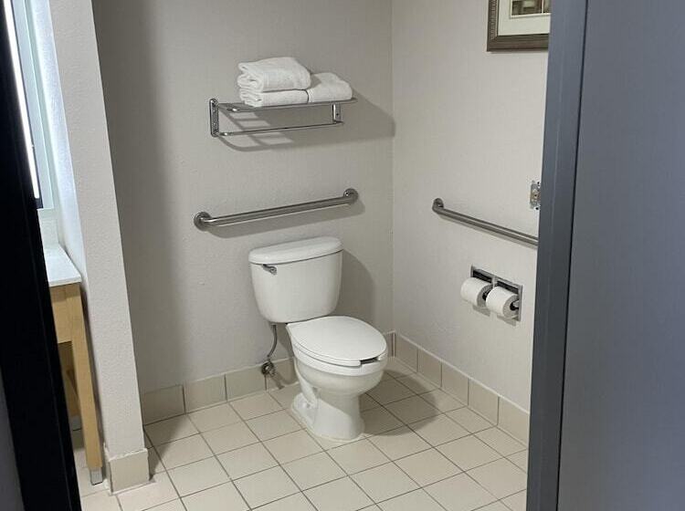 Quality Inn Spring Valleynanuet