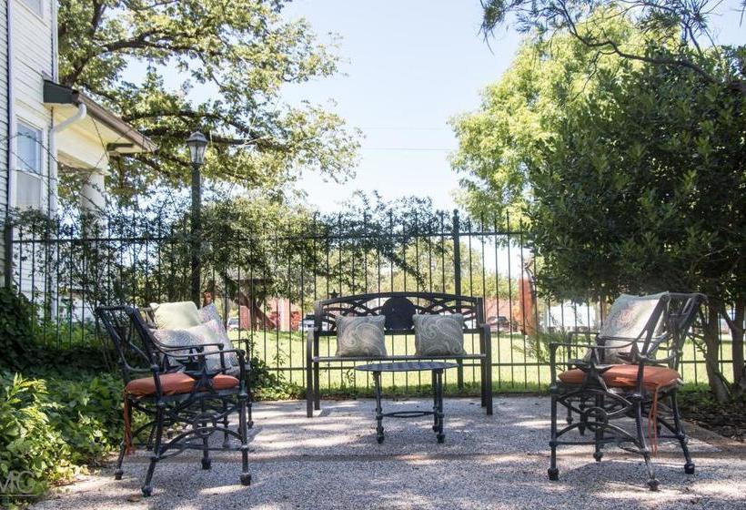 Texas White House B&b