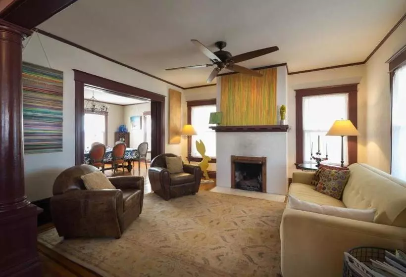 Texas White House B&b