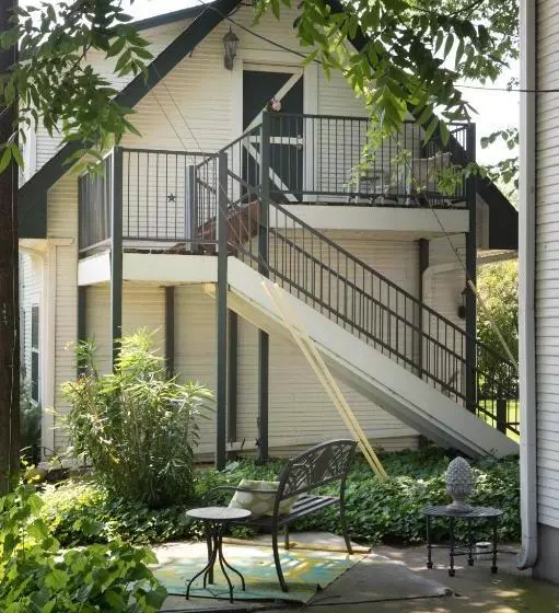 Texas White House B&b