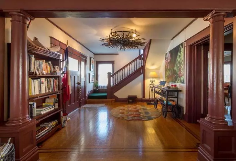 Texas White House B&b