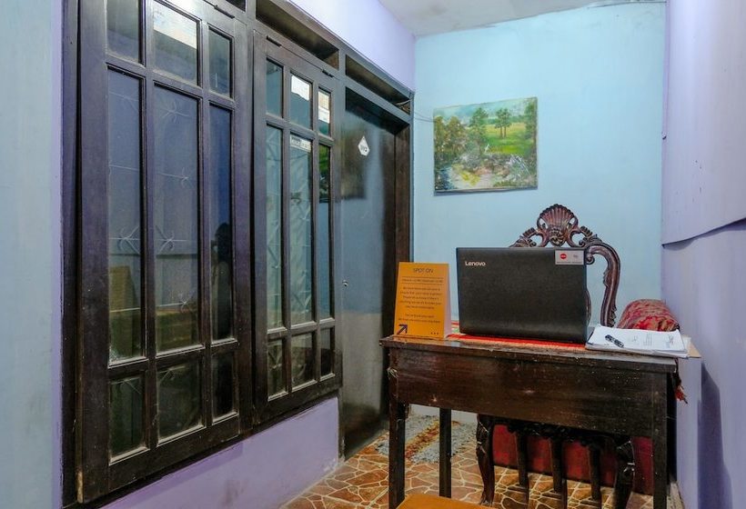 Vandrarhem Spot On 1716 Lada Family Residence Syariah