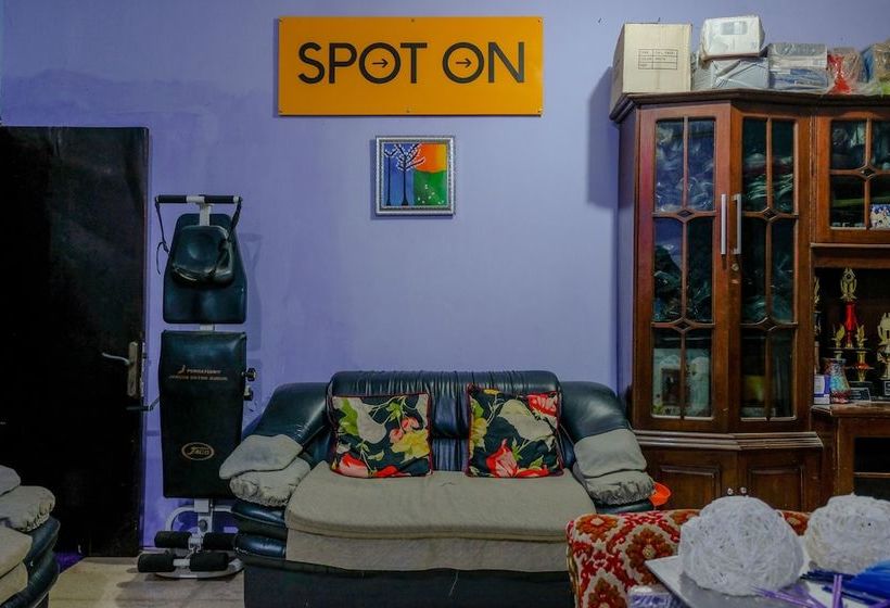 Vandrarhem Spot On 1716 Lada Family Residence Syariah