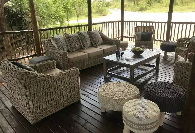 Hotelli Buffalo Rock Tented Camp