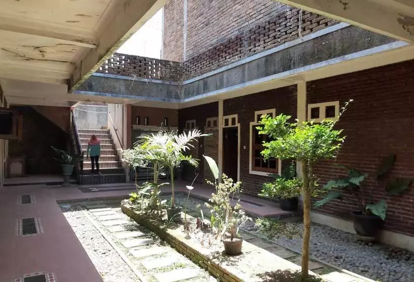هتل Joglo Homestay By Oyo Rooms