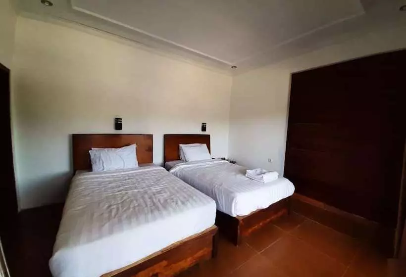 هتل Joglo Homestay By Oyo Rooms