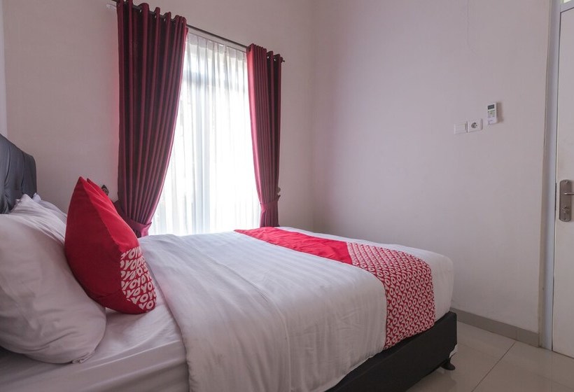 Hotelli Mahayun Guest House Syariah By Oyo Rooms