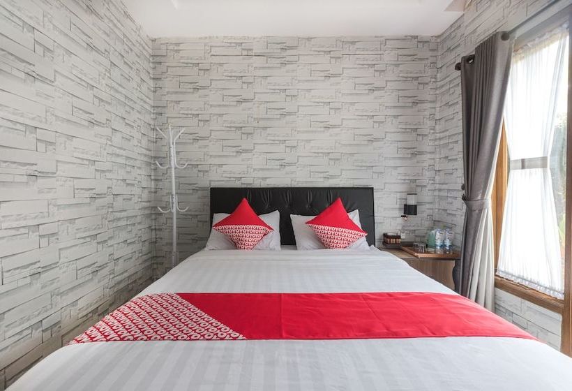 Hotelli Mahayun Guest House Syariah By Oyo Rooms
