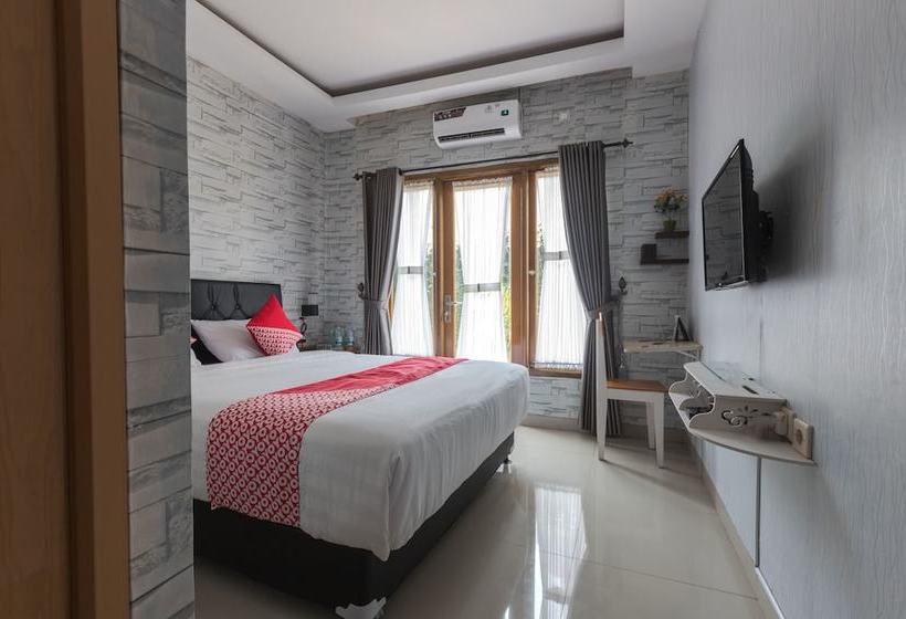 Hotelli Mahayun Guest House Syariah By Oyo Rooms