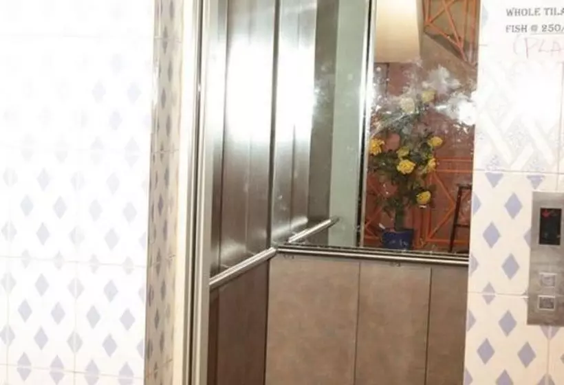 هتل Maina Highway