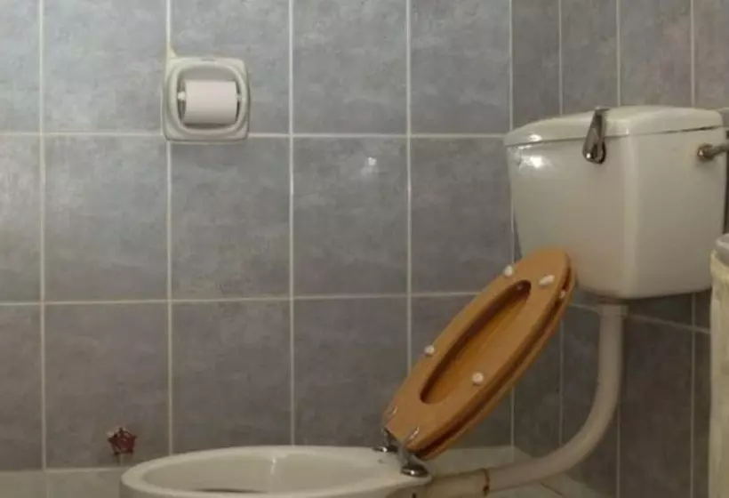 هتل Maina Highway