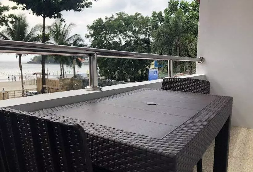 هتل Out Back