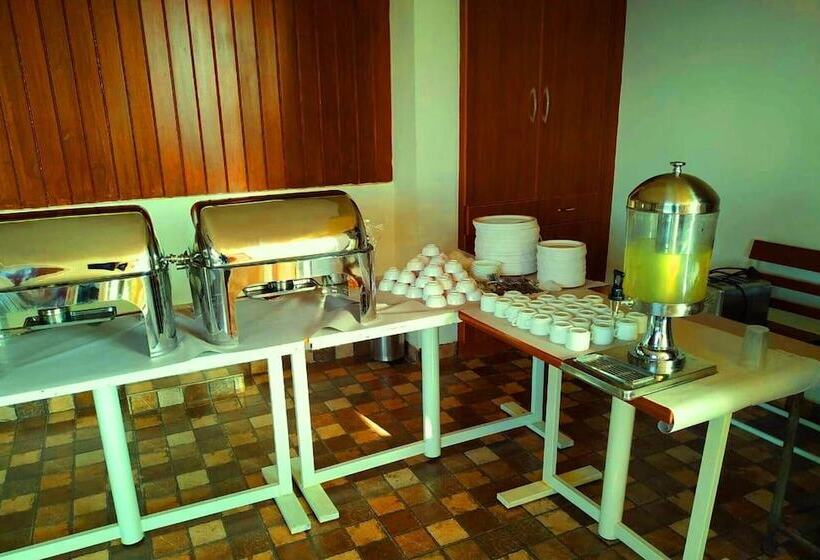 فندق Pranav International