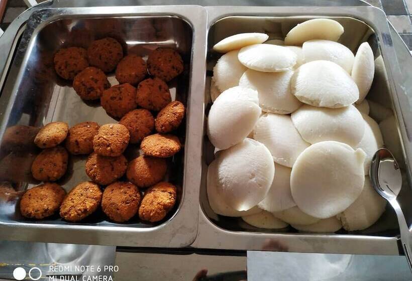 فندق Pranav International