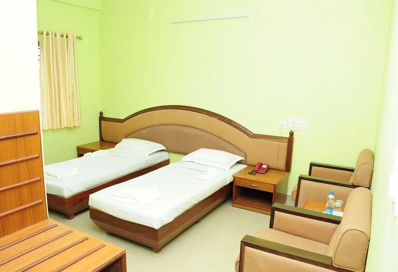 فندق Pranav International