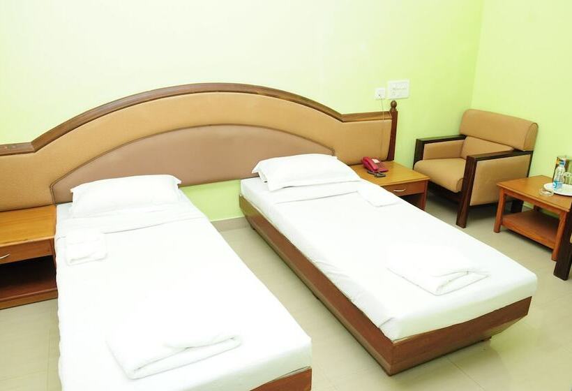 فندق Pranav International