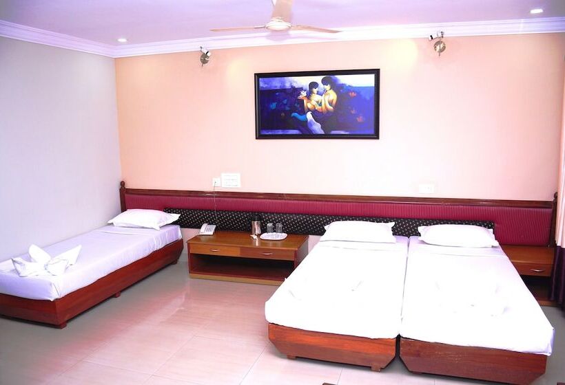 فندق Pranav International