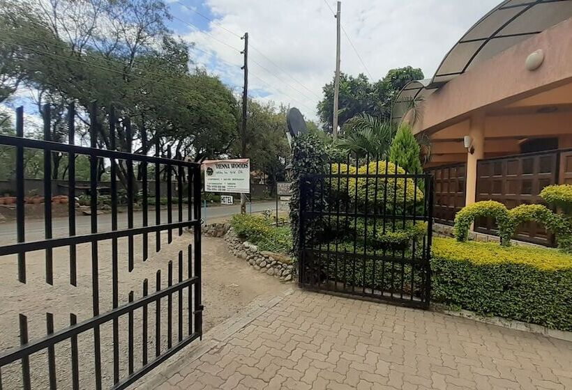 هتل Vienna Woods Holiday Inn Limited