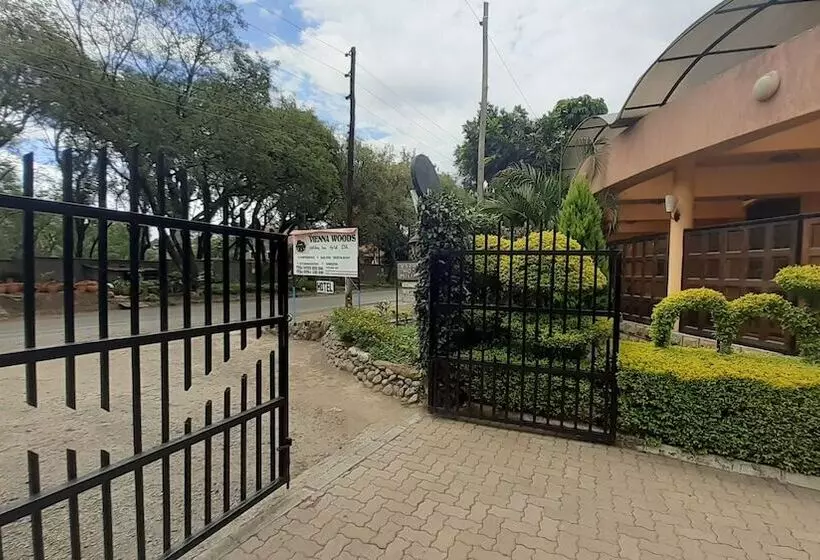 هتل Vienna Woods Holiday Inn Limited