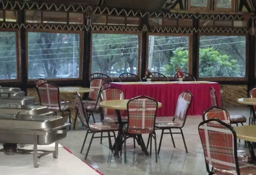 هتل Vienna Woods Holiday Inn Limited